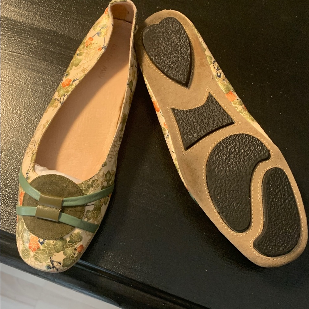 Bernie Mev- Floral Ballet Flats with Green Accents - Picture 8 of 8
